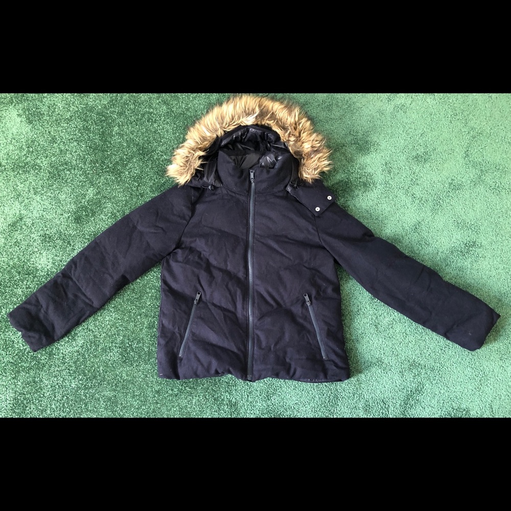Women’s Lg Navy Blue Puffer Coat w/Faux Fur Hood.